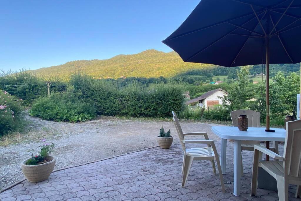 Au Calme Avec Vue Magnifique A Saint Maximin Apartment Exterior photo
