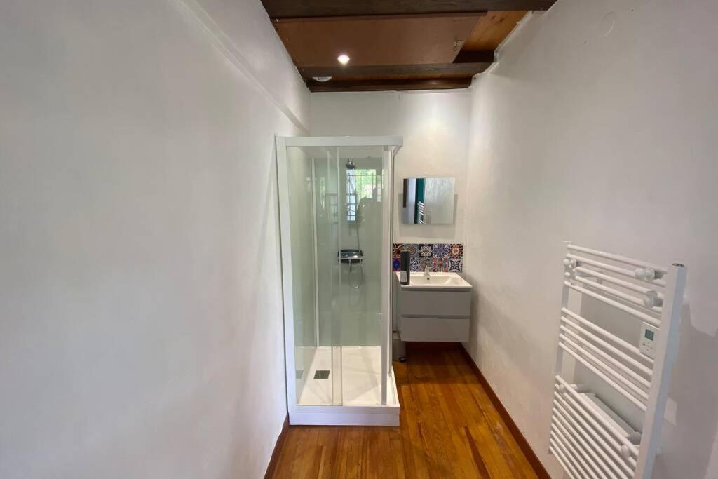 Au Calme Avec Vue Magnifique A Saint Maximin Apartment Exterior photo