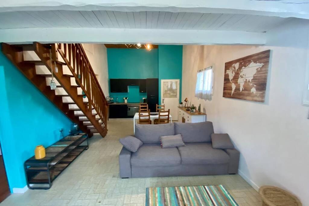 Au Calme Avec Vue Magnifique A Saint Maximin Apartment Exterior photo